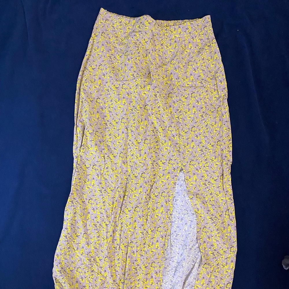 Calf length skirt with slit